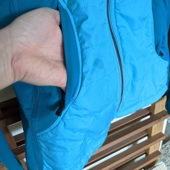 Light REI Midlayer with Reflective details - Picture 3 of 9